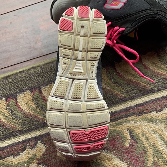 SKECHERS, EUC, SIZE 6-1/2 M - Picture 4 of 5